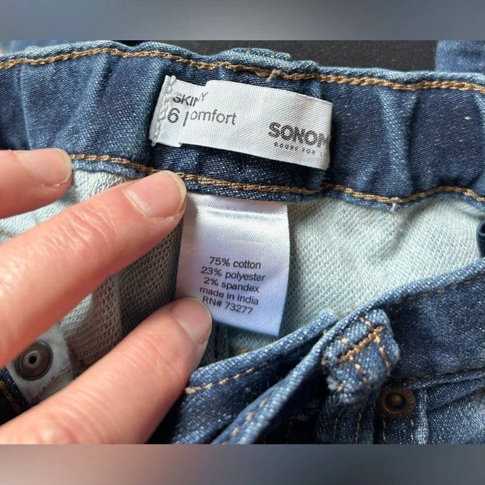 Lot of 3 pair of kids jeans.  Includes two pair of size 6 & a pair of size 7. - Picture 10 of 15